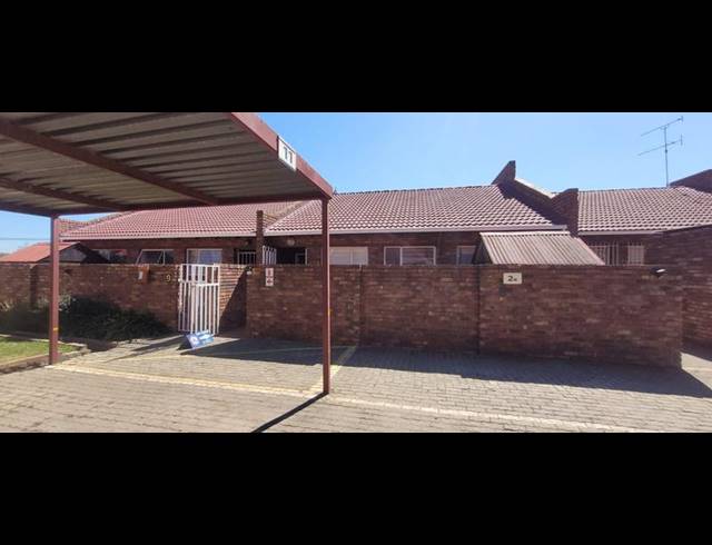 2 BEDROOM TOWNHOUSE FOR SALE IN MAYBERRY PARK